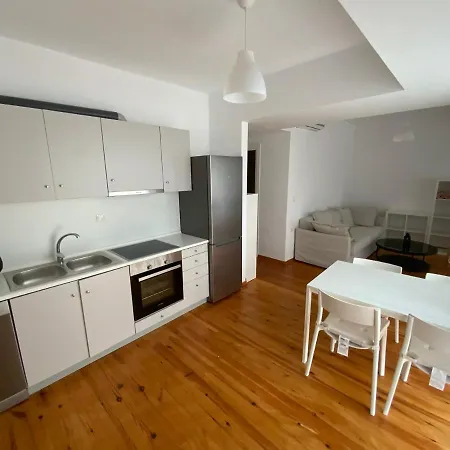 Apartamento F.r. House *