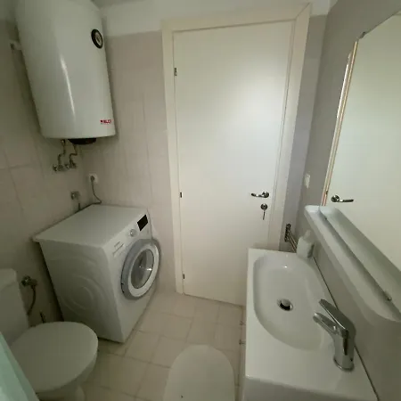 F.r. House * Metamorfosi (Sithonia)